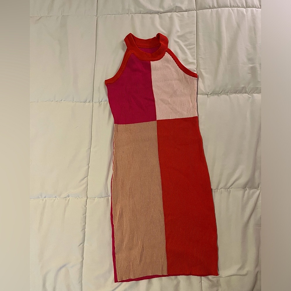 Multi-colored pink bodycon mini dress — Size: S — color block — sweater dress